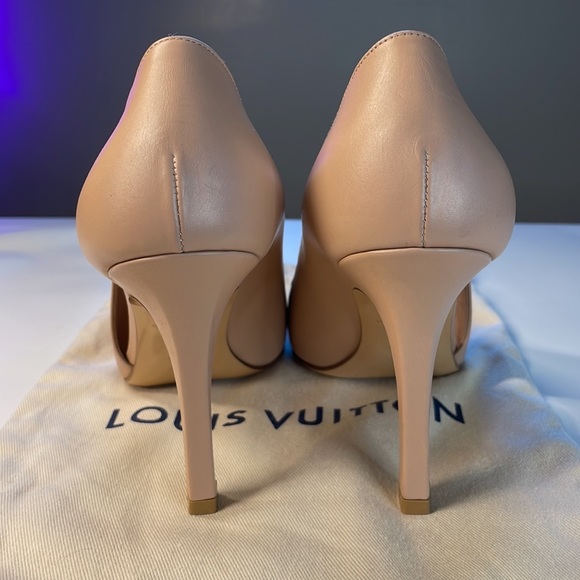Authentic Louis Vuitton Signature Pump-purchased Spring ‘22, currently Sold Out! - Picture 5 of 17